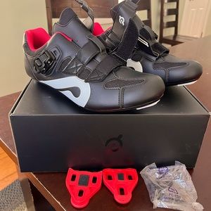 Men’s size 45 Peloton shoes